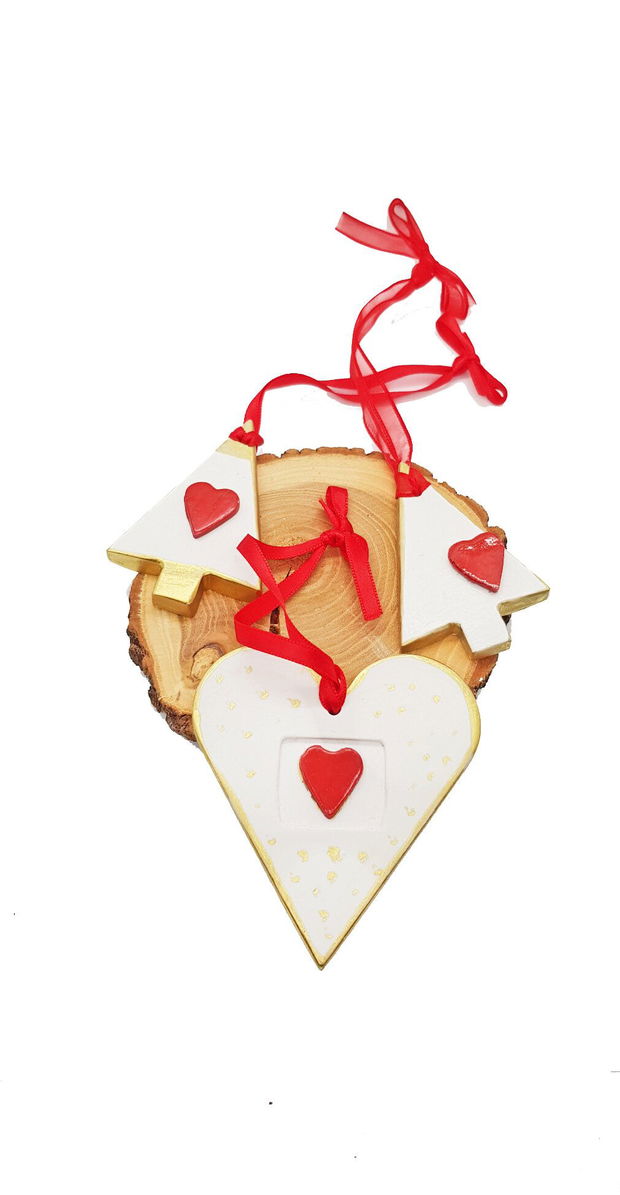 Glamour Christmas Box -Red Hearts- Trei globuri din pasta ceramica pictate cu foita de aur lichida