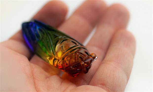 Cicada - pandantiv din sticla multicolora