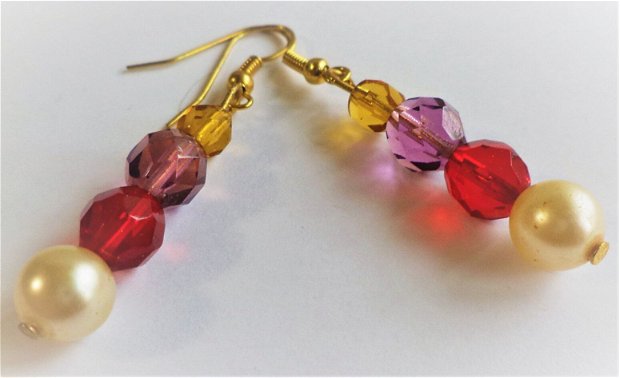Cercei handmade din cristale fatetate si perle/cercei colorati