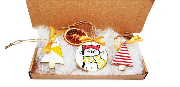 Christmas Box -Animalute Vesele Nr.4 -Trei globuri din praf ceramic pictate cu foita de aur lichida si acrilice