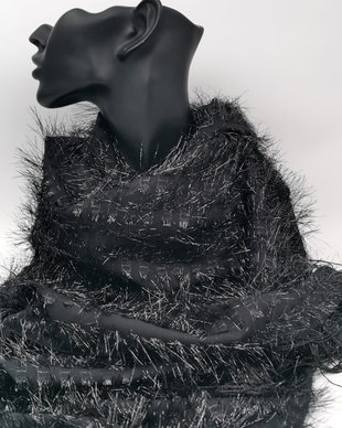Vândut Esarfa neagra PRECIOUS BLACK cu franjuri