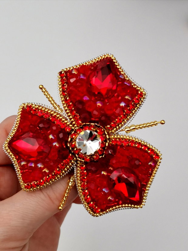 Vandut Brosa Red & Gold
