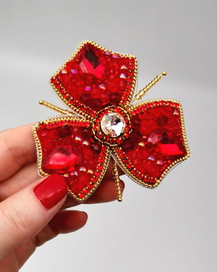 Vandut Brosa Red & Gold