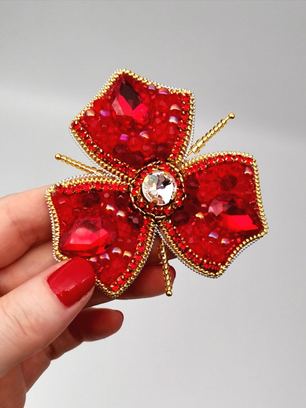 Vandut Brosa Red & Gold