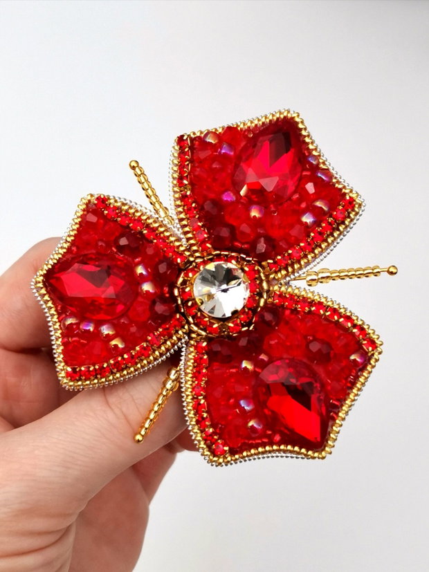 Vandut Brosa Red & Gold