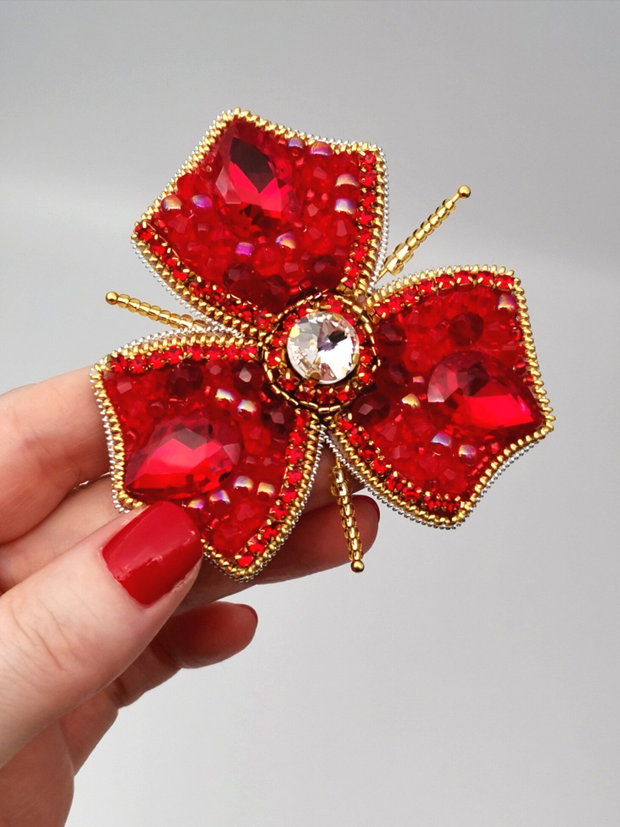 Vandut Brosa Red & Gold