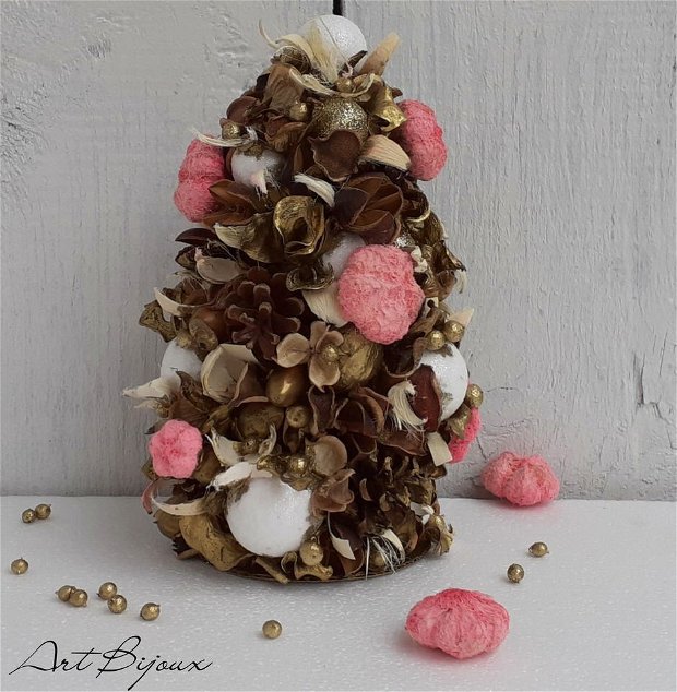 Brad de Crăciun Împodobit cu Globuri și Ornamente Decorative Naturale parfumate, Roz corai și Auriu 22×13 cm