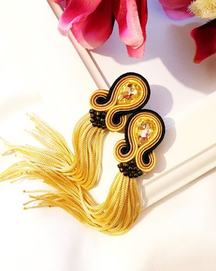 Cercei aurii cu cristale,  Cercei soutache