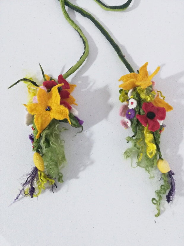 Colier/ Cordon cu floricele multicolore impaslite