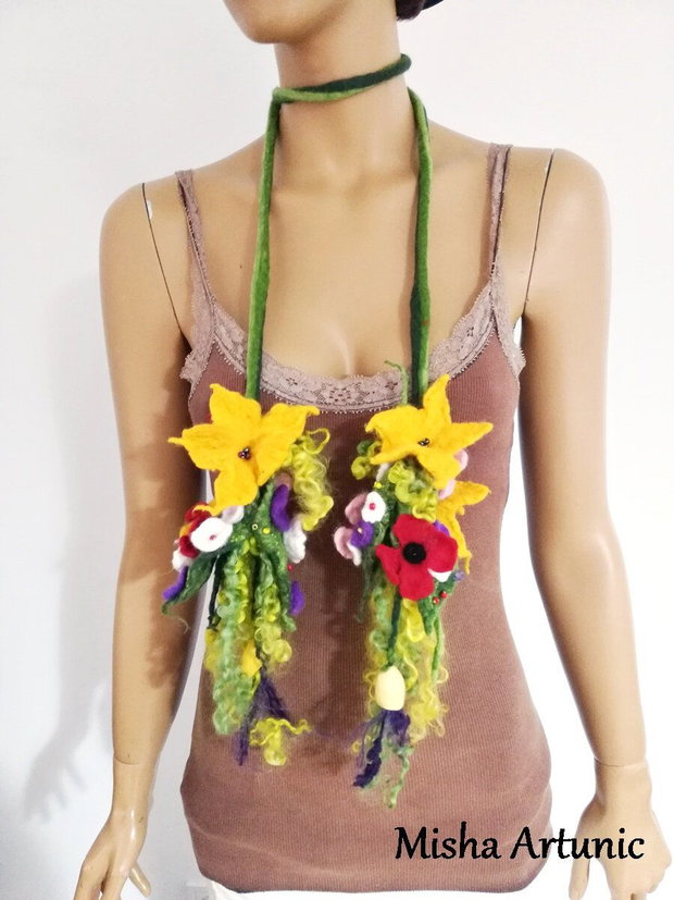 Colier/ Cordon cu floricele multicolore impaslite