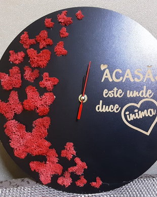 Ceas cu fluturi si licheni