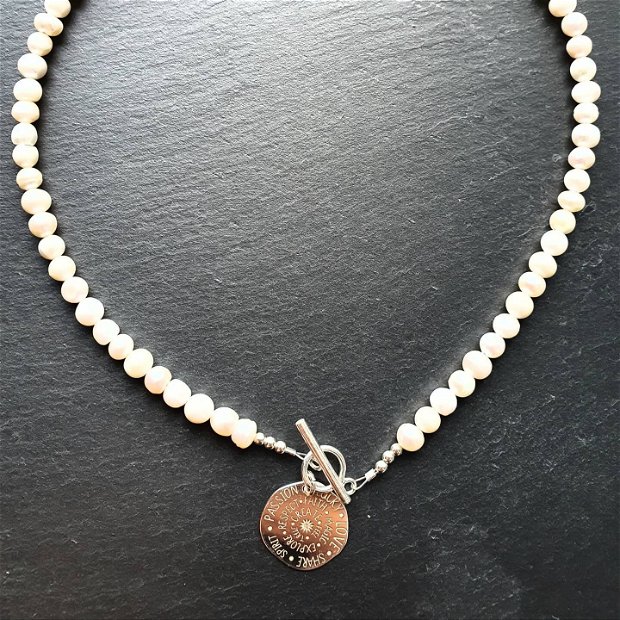 Colier perle naturale si charm din argint
