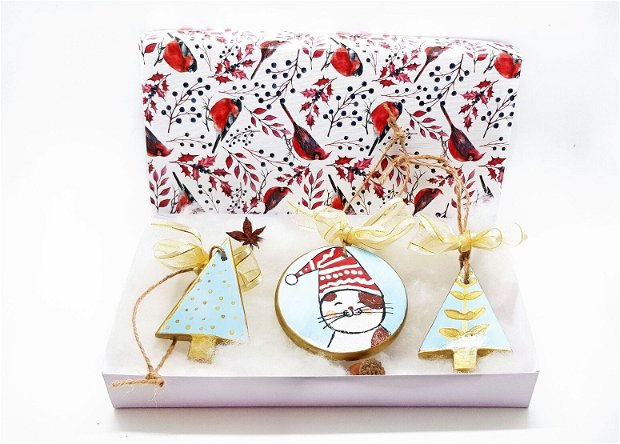 Christmas Box -Animalute Vesele Nr.5 -Trei globuri din praf ceramic, pictate cu foita de aur lichida si acrilice