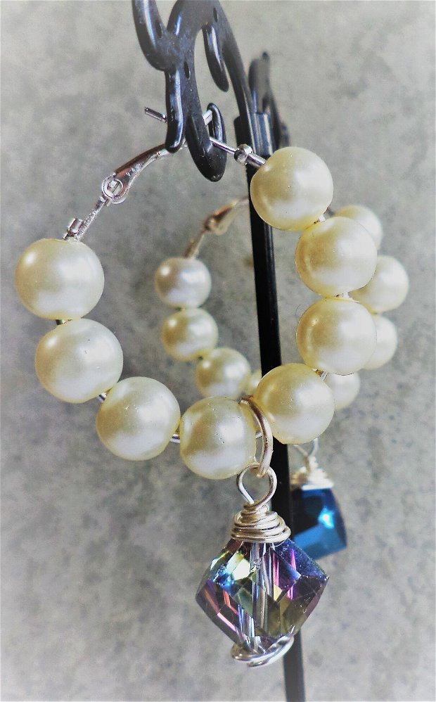 Cercei handmade din perle si cristale tip swarovski