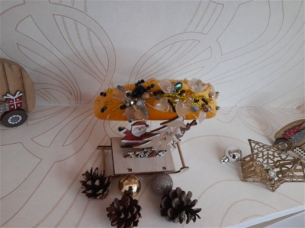 Coronita /diadema/ cordeluta cristale fatetate si accesorii metalice model 3