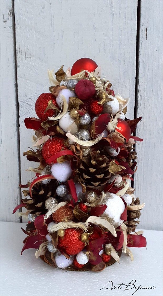 Brad de Crăciun Împodobit cu Globuri Roșii și Ornamente Decorative Naturale parfumate   22-13 cm