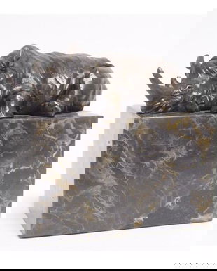 Rinocer-statueta din bronz pe un soclu din marmura