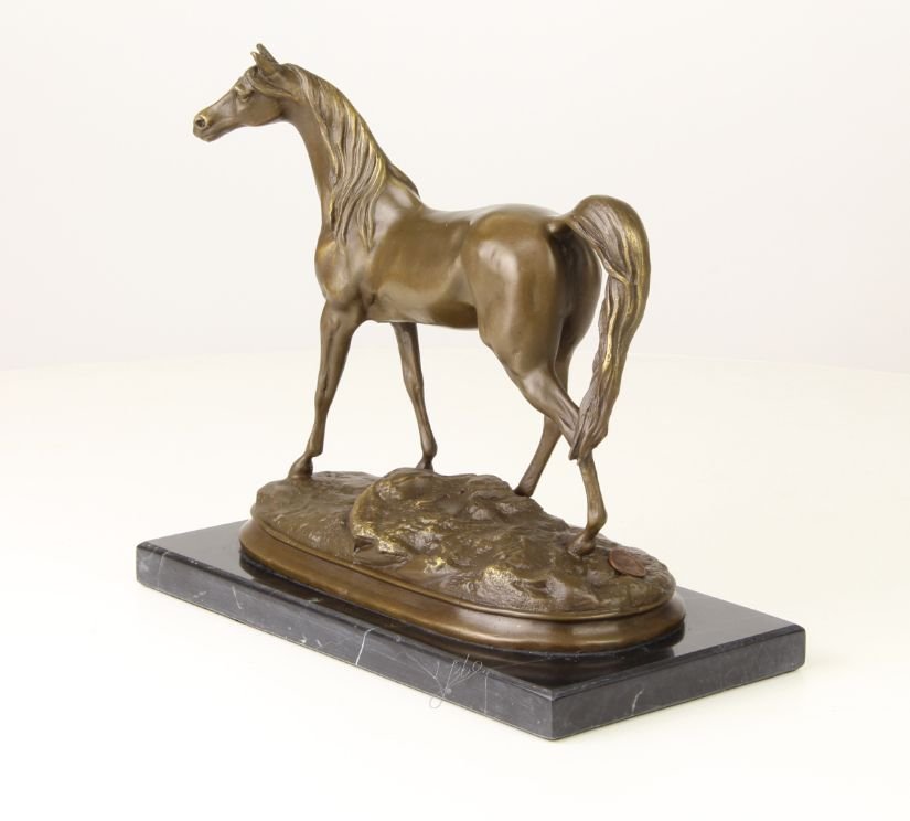 Cal arab-statueta din bronz pe un soclu din marmura