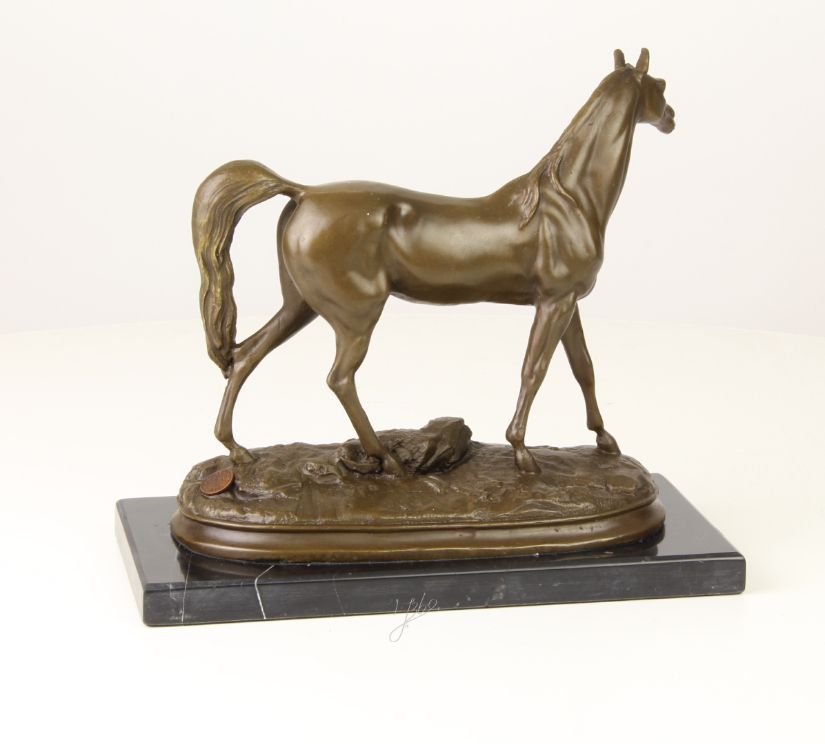 Cal arab-statueta din bronz pe un soclu din marmura