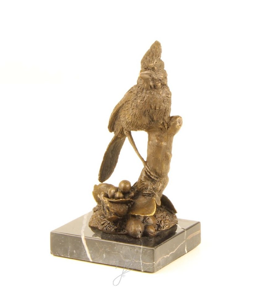 Pasarea cardinal-statueta din bronz pe un soclu din marmura