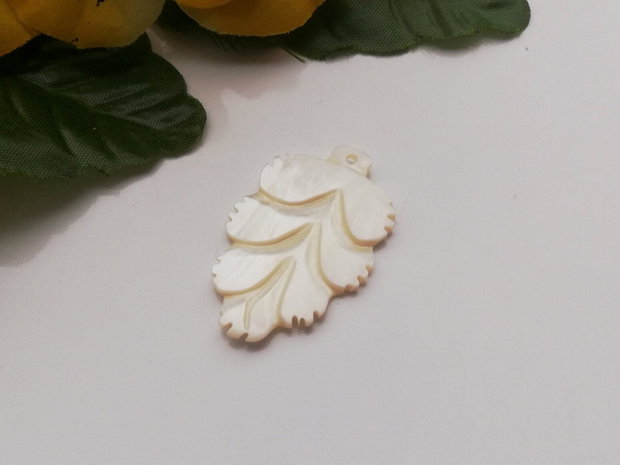 Pandant  frunza shell