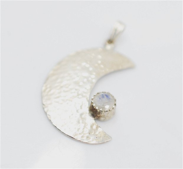 Pandantiv semiluna din argint, cu piatra lunii fatetata