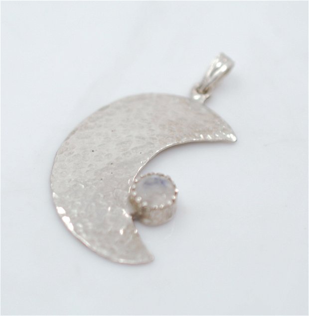 Pandantiv semiluna din argint, cu piatra lunii fatetata