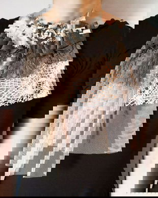 Jabou/Guler/Colier din colaje textile de dantela si tulle cu portret original de Elyseeart