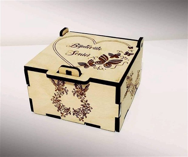 Cutie de lemn pentru bijuterii "Bijuteriile Soniei"