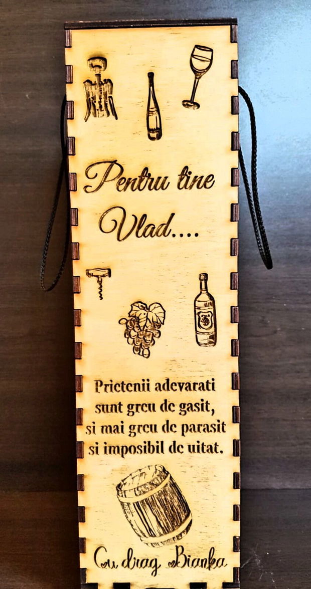 Cutie de vin personalizata "Prietenii adevarati"