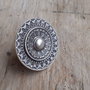 Inel zamac argintat, reglabil - platou 38 mm