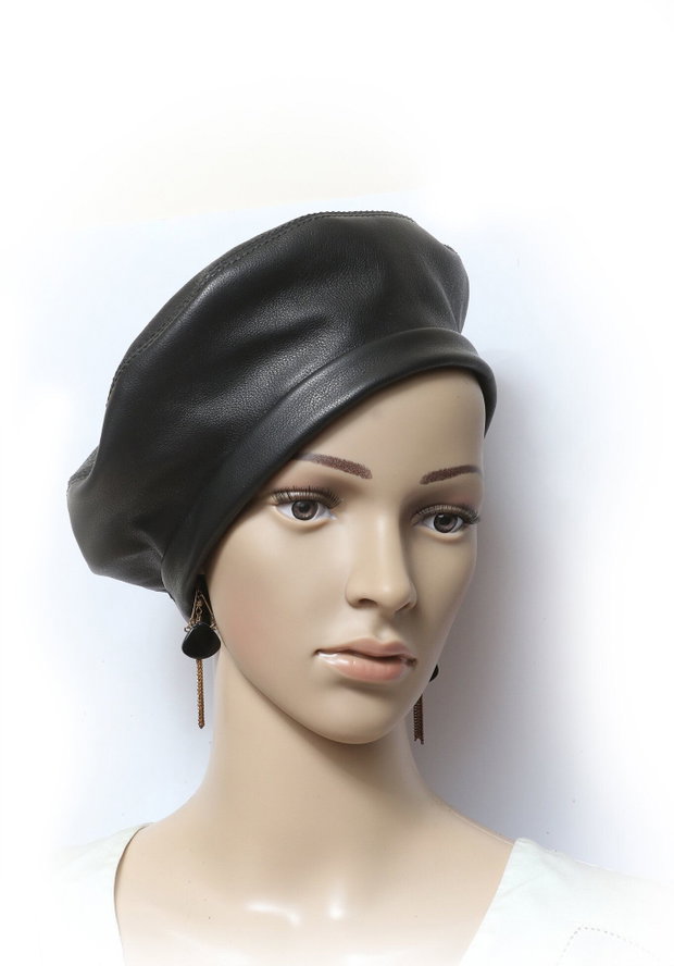 Bereta din piele neagra