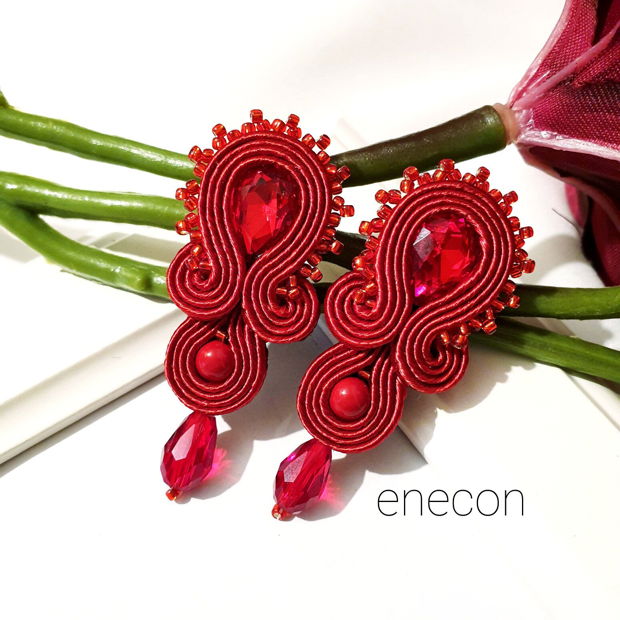 Cercei rosii, Cercei pe lob, Cercei soutache