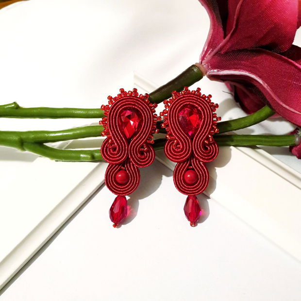 Cercei rosii, Cercei pe lob, Cercei soutache