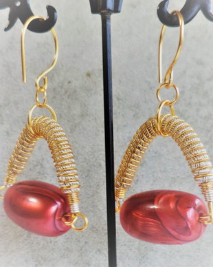 Cercei handmade cu margele supradimensionate si sarma