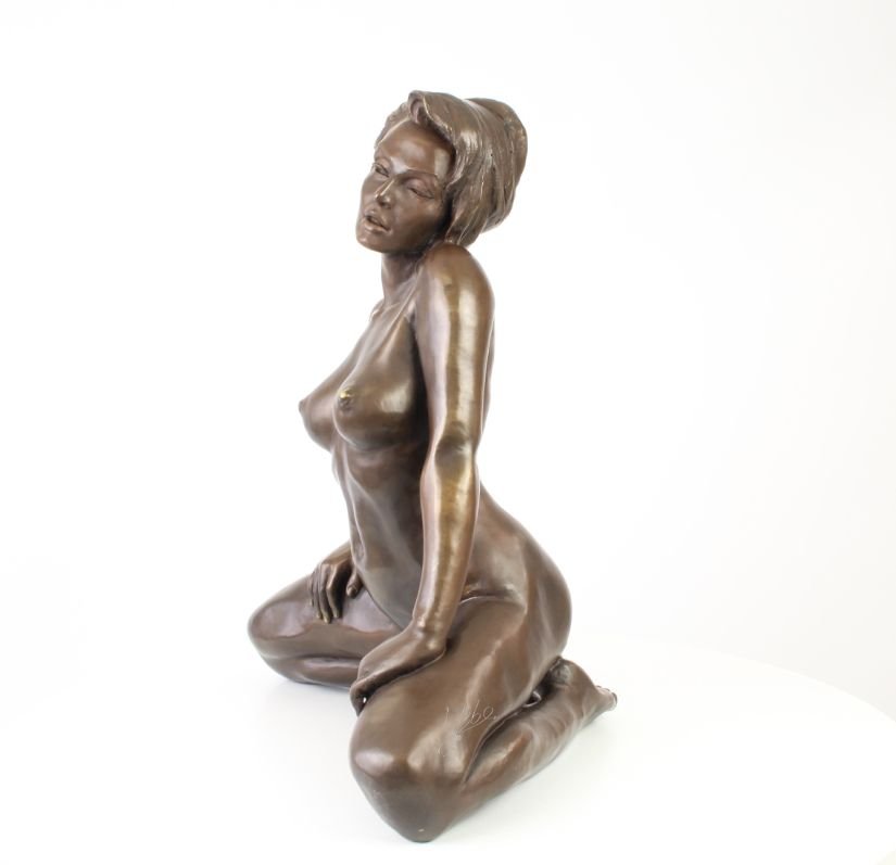 Nud-statueta erotica din bronz