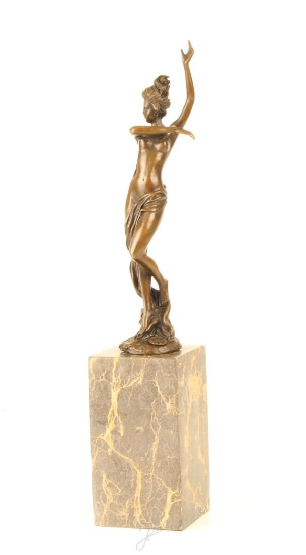 Dansatoare nud-statueta din bronz pe un soclu din marmura