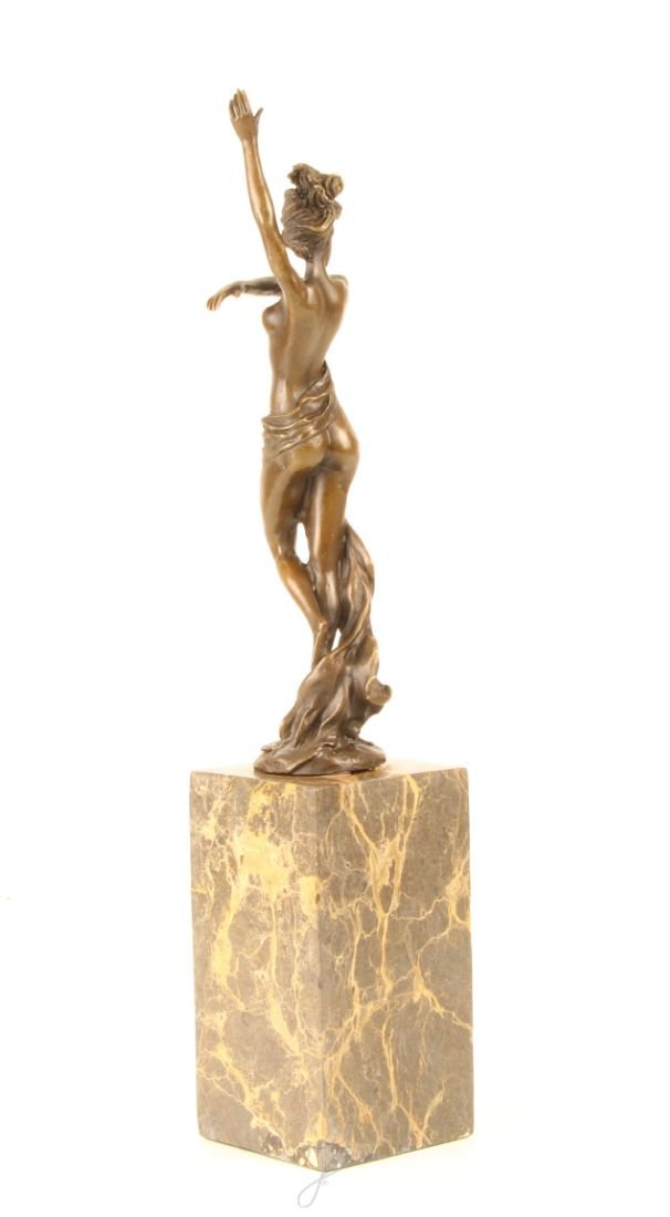 Dansatoare nud-statueta din bronz pe un soclu din marmura
