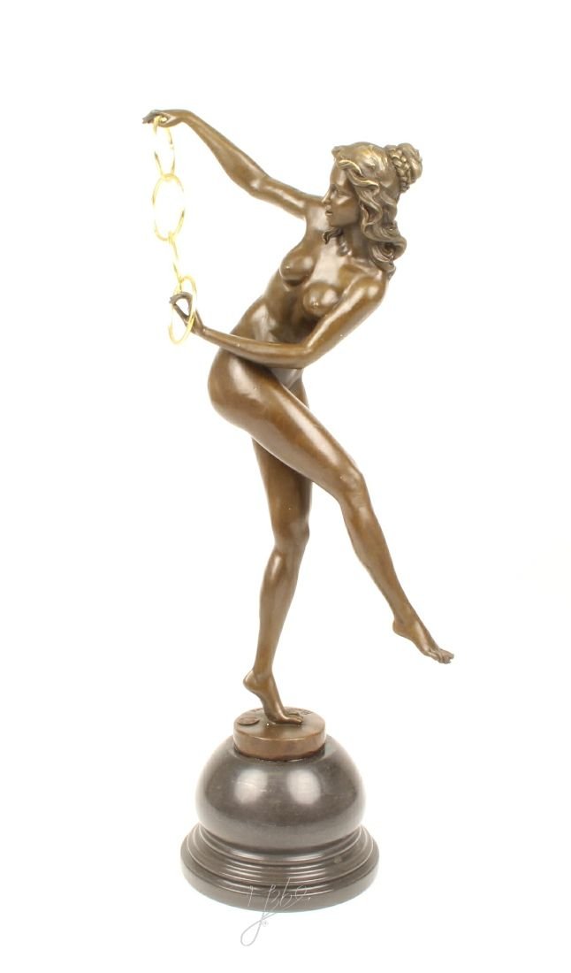 Dansatoare cu inele-statueta din bronz pe un soclu din marmura