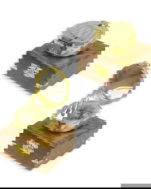 Busola din alama masiva cu o cutie din lemn