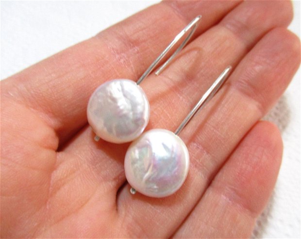 Cercei argint si perle de cultura rotunde plate, cu tija lunga