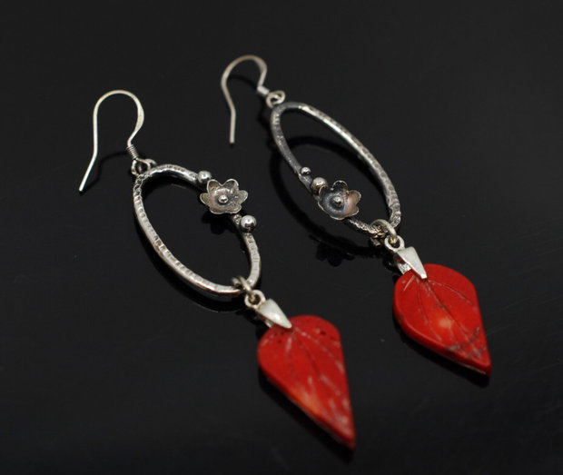 Cercei asimetrici din argint si coral, cercei lungi argint, cercei statement, cercei handmade
