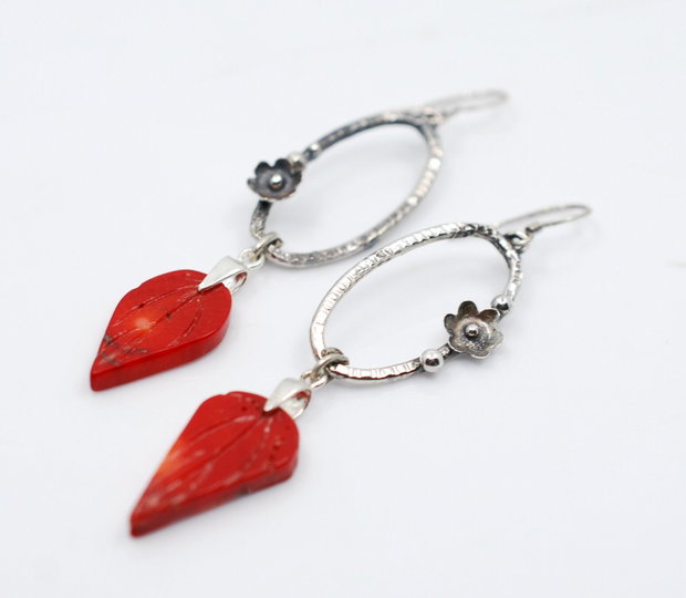 Cercei asimetrici din argint si coral, cercei lungi argint, cercei statement, cercei handmade