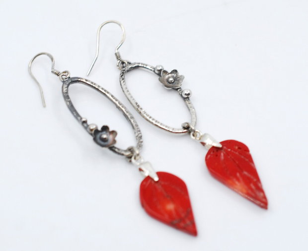Cercei asimetrici din argint si coral, cercei lungi argint, cercei statement, cercei handmade