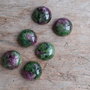 Cabochon rubin zoisit, 12 mm (2 buc)