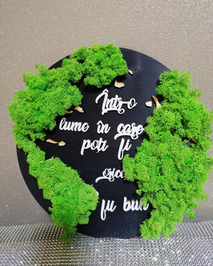 Glob semi-harta lumii cu licheni si mesaj Intr-o lume in care poti fi orice, fii bun