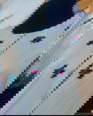 Set bereta albastru și cardigan cu broderie florala