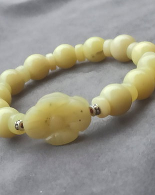 Bratara din lemon jad cu accesorii decorative din argint