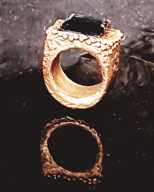inel unicat, model royal, din bronz auriu cu cristal dreptunghiular Swarovski albastru