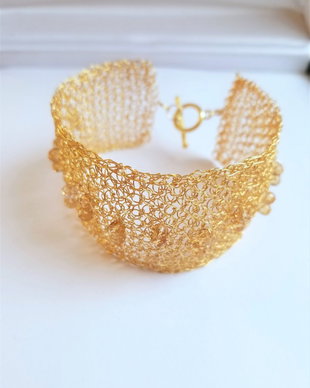 Bratara aurie- cupru gilt, margele de sticla fatetata